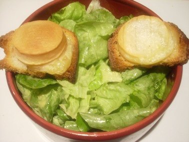 Salade et toast de Cabécou