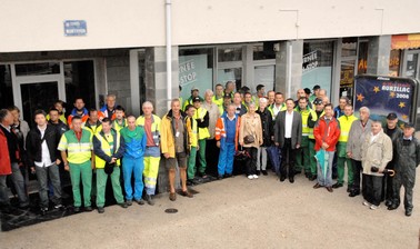 Equipe propreté et élus de la ville d'Aurillac